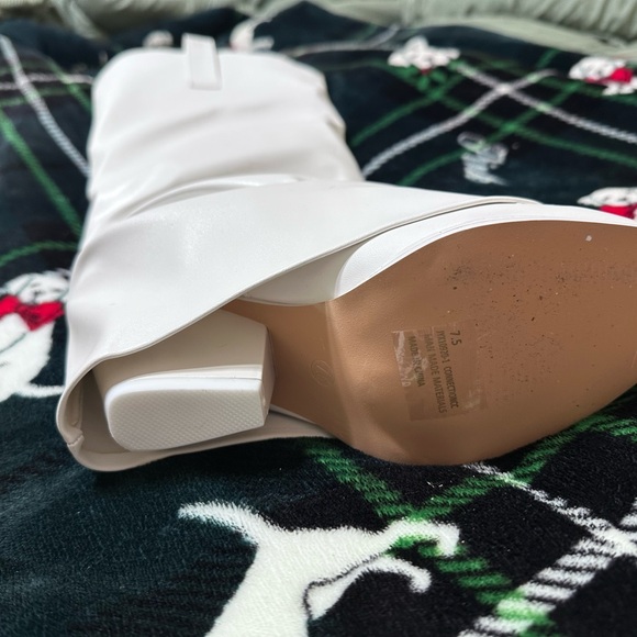 White Boots - Picture 4 of 4